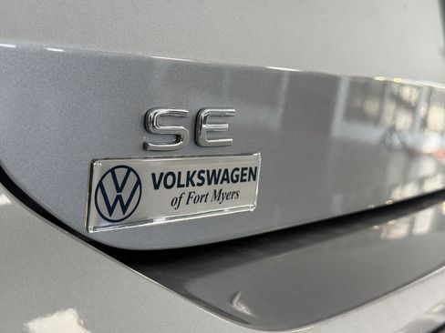 New 2026 Volkswagen Taos SE FWD image 34