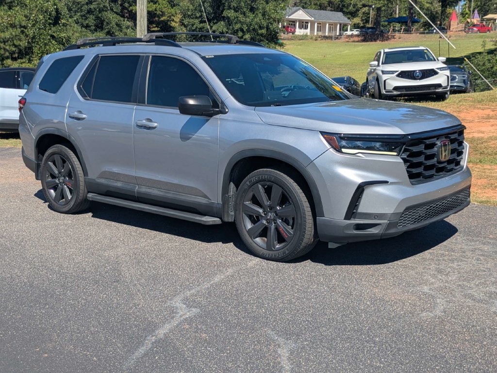 Used 2023 Honda Pilot Sport image 2