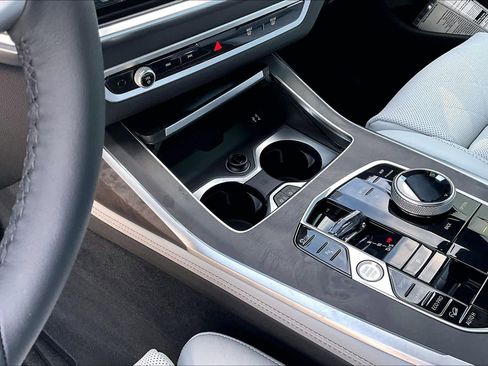 Used 2026 BMW X7 xDrive40i w/ Executive Package image 16