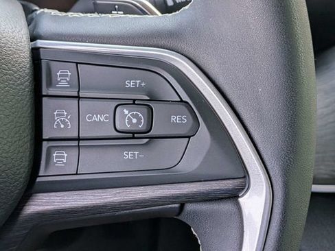 Certified 2023 Jeep Grand Cherokee Limited w/ Luxury Tech Group II AWD/4WD image 28