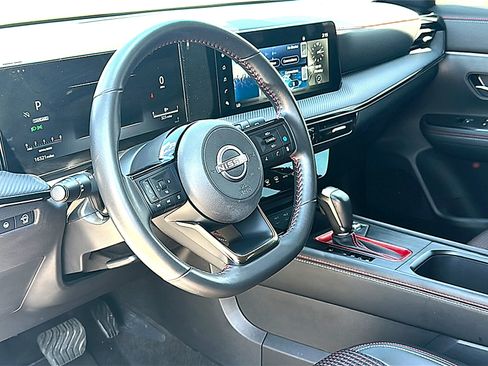 Certified 2025 Nissan Kicks SR FWD image 5