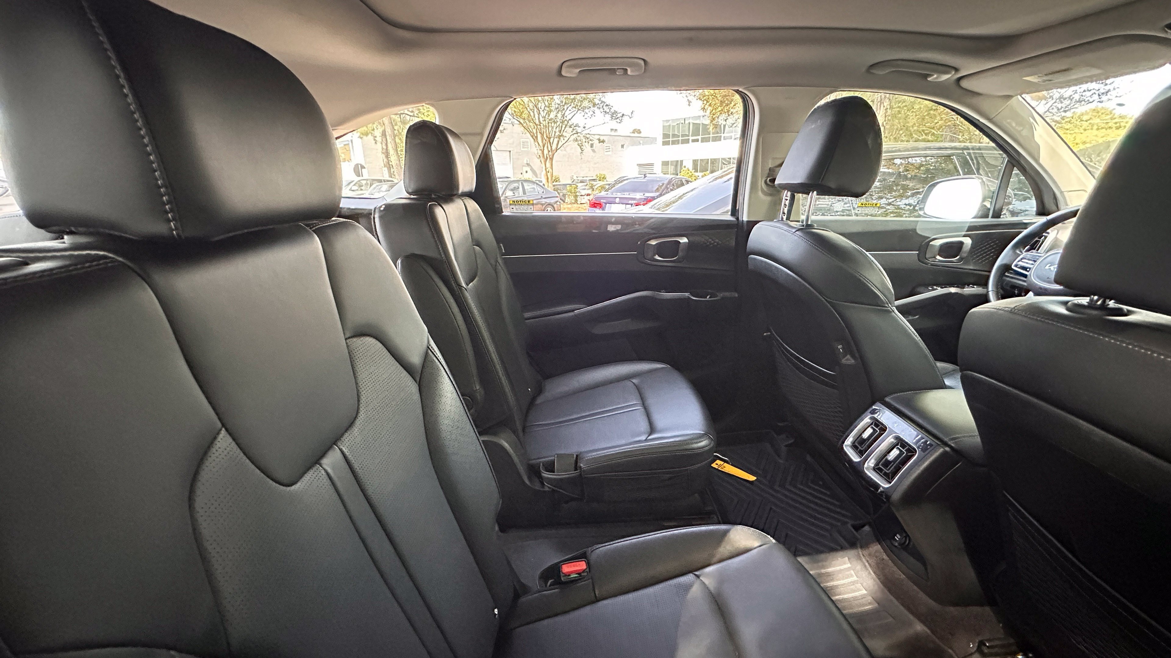 Used 2025 Kia Sorento EX w/ Panoramic Sunroof Package AWD/4WD image 7