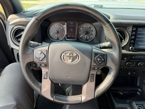 Used 2020 Toyota Tacoma SR5 AWD/4WD image 17
