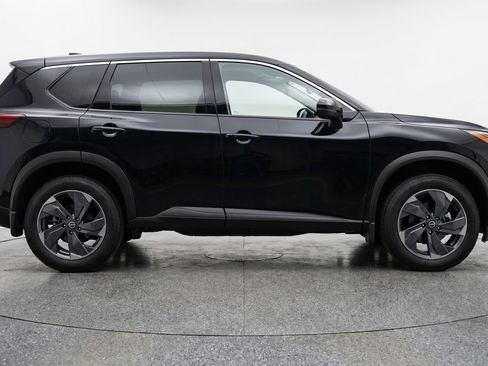 Used 2025 Nissan Rogue SV FWD image 11