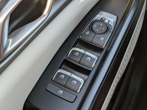 Used 2022 Kia Carnival LX FWD image 31