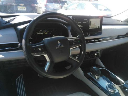 Used 2025 Mitsubishi Outlander SEL AWD/4WD image 2