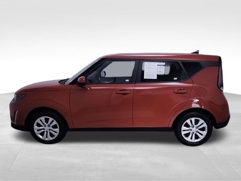Used 2025 Kia Soul LX FWD image 7