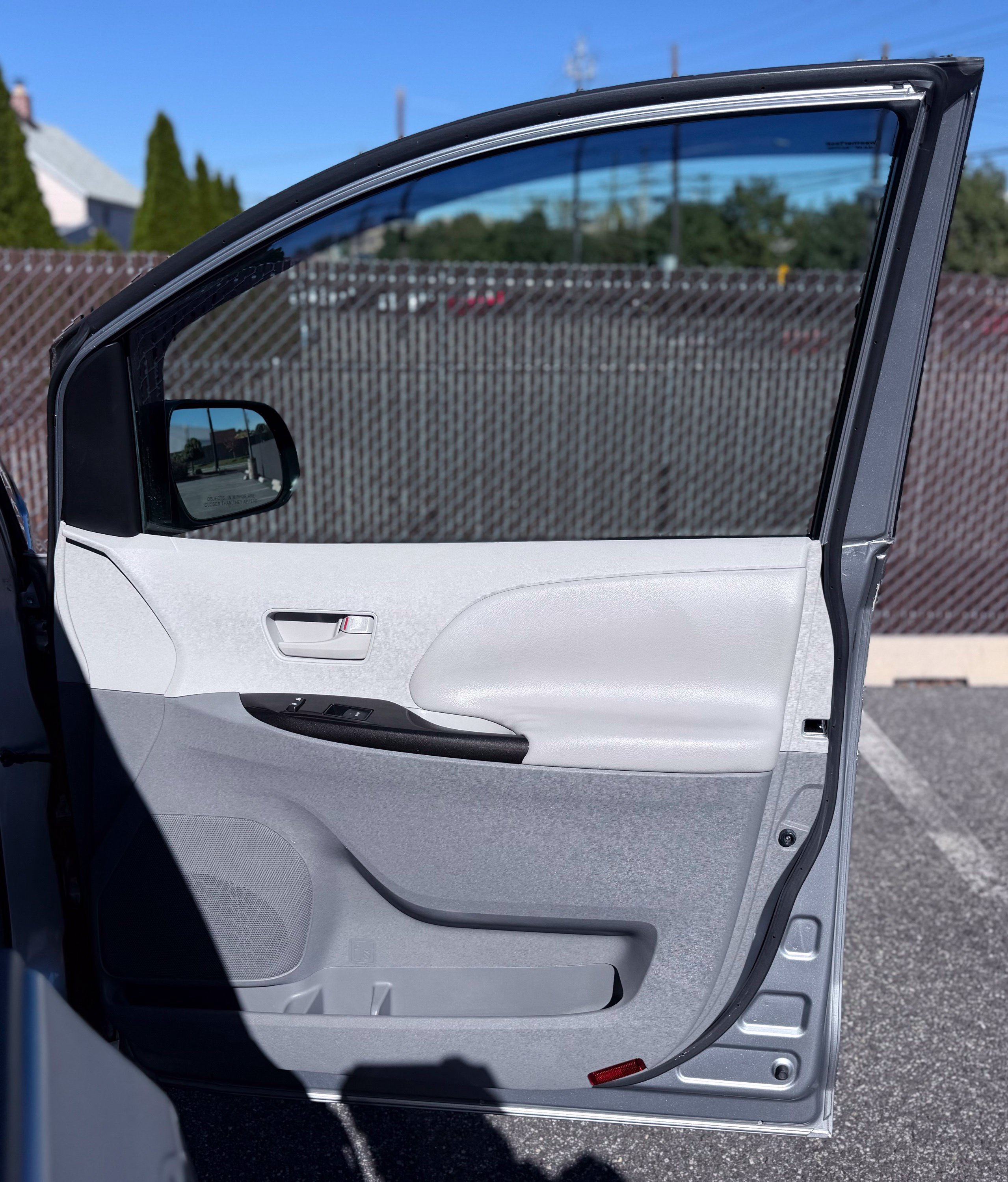 Used 2011 Toyota Sienna LE FWD image 23
