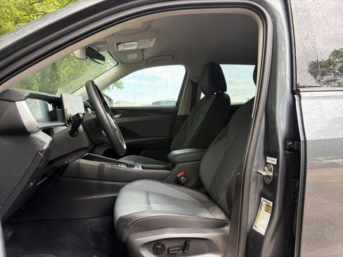 Used 2026 Volkswagen Tiguan SE FWD image 29