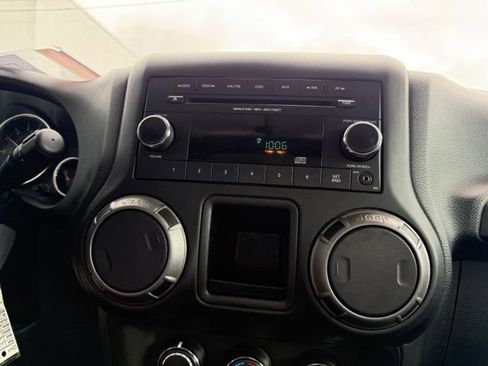 Used 2018 Jeep Wrangler Sport AWD/4WD image 15