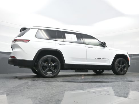 Used 2023 Jeep Grand Cherokee L Laredo image 31