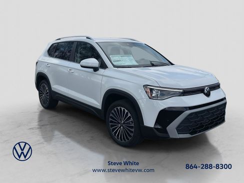 New 2026 Volkswagen Taos SE FWD image 1