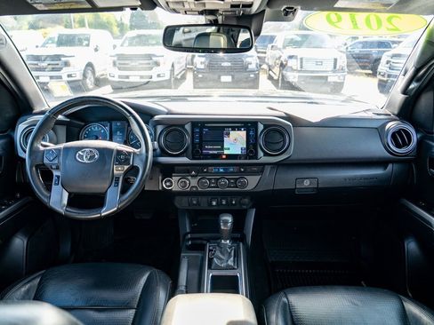 Used 2019 Toyota Tacoma TRD Off-Road image 16