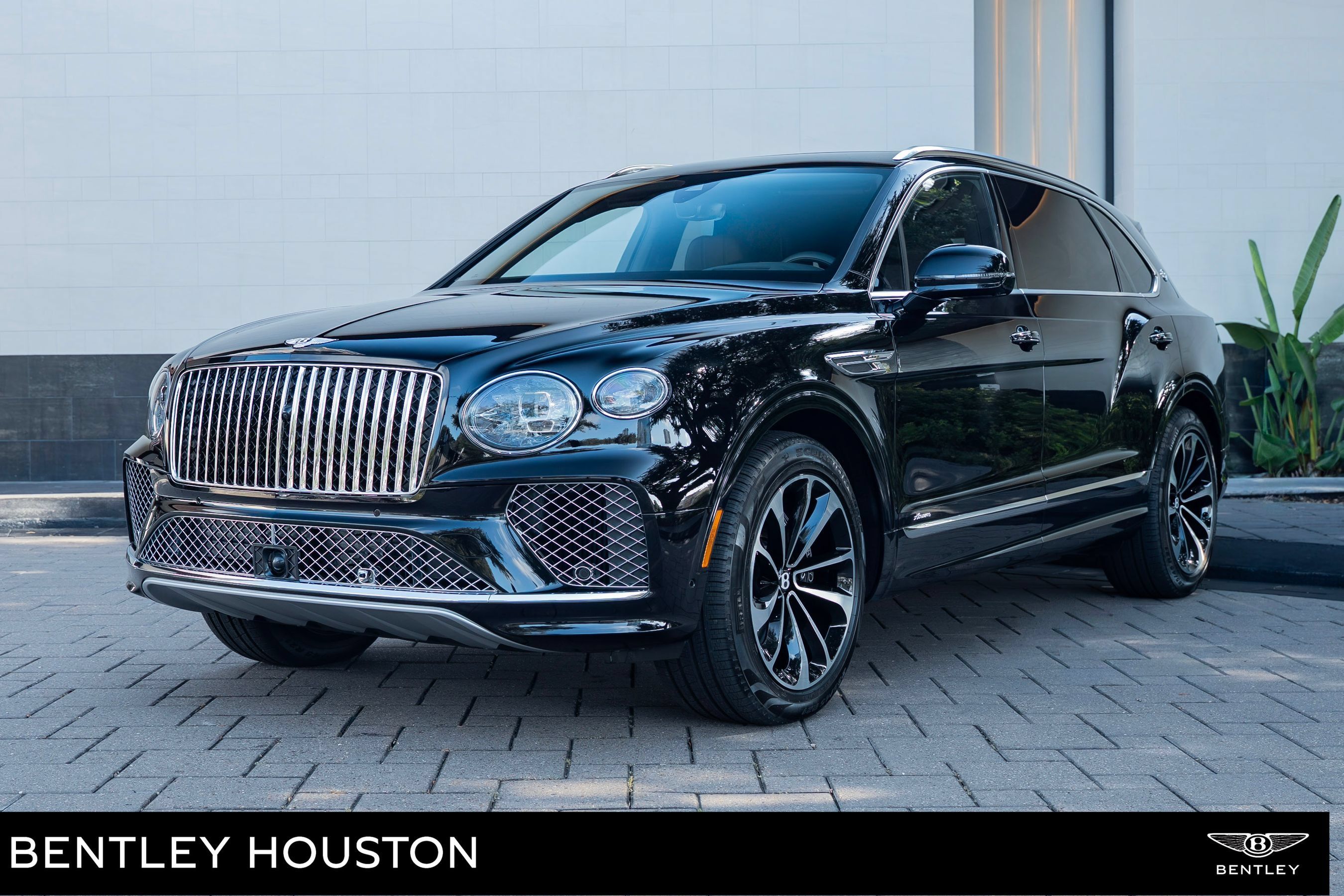 Certified 2025 Bentley Bentayga Extended Wheelbase AWD/4WD image 1