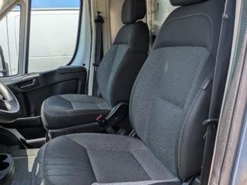 Used 2018 RAM ProMaster 2500 FWD image 1