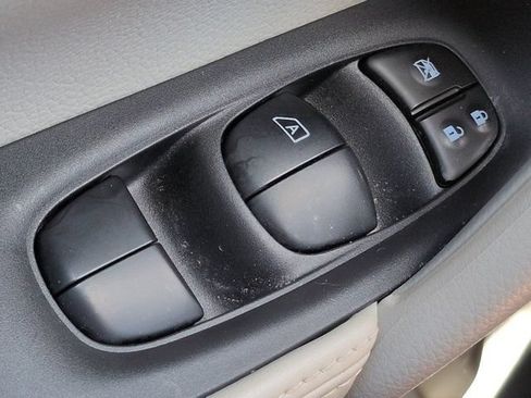 Used 2022 Nissan Rogue Sport SL FWD image 24