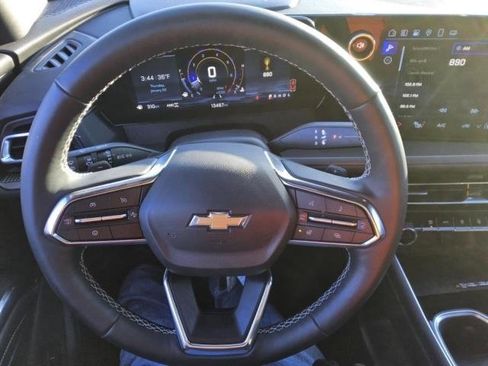 Used 2025 Chevrolet Traverse LT image 9