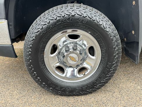 Used 2005 Chevrolet Silverado 2500 LS image 26