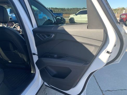 Used 2023 Audi Q4 e-tron Premium Plus w/ Premium Plus image 17