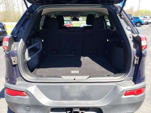 Used 2015 Jeep Cherokee Latitude w/ Cold Weather Group FWD image 7
