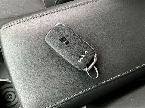 Used 2023 Kia Niro EX image 34