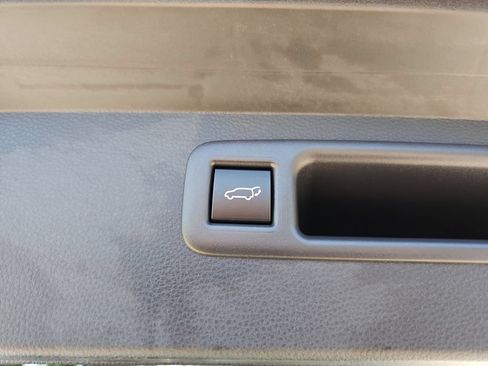 Used 2023 Toyota Highlander XLE AWD/4WD image 22