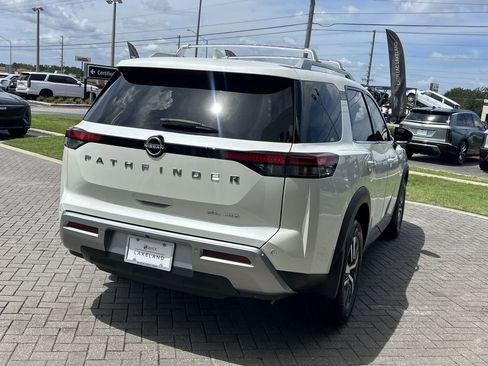 Used 2024 Nissan Pathfinder SL image 6