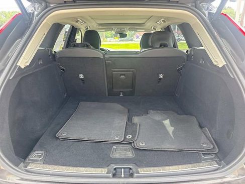 Used 2025 Volvo XC60 B5 Plus AWD/4WD image 12