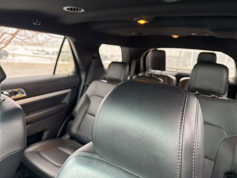 Used 2016 Ford Explorer XLT w/ Equipment Group 202A image 11
