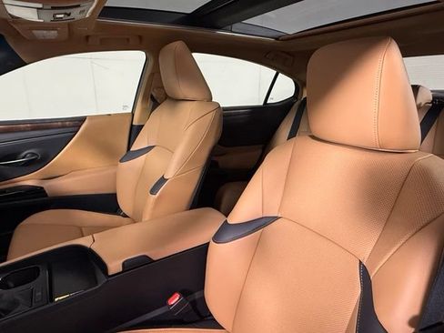 Used 2024 Lexus ES 350 w/ Premium Package FWD image 18