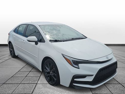 Used 2024 Toyota Corolla SE FWD image 3