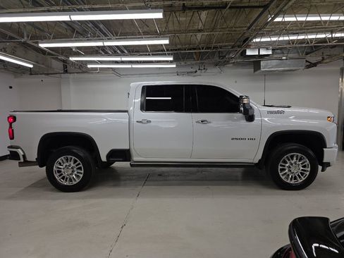 Used 2022 Chevrolet Silverado 2500 High Country w/ Z71 Off-Road Package image 9