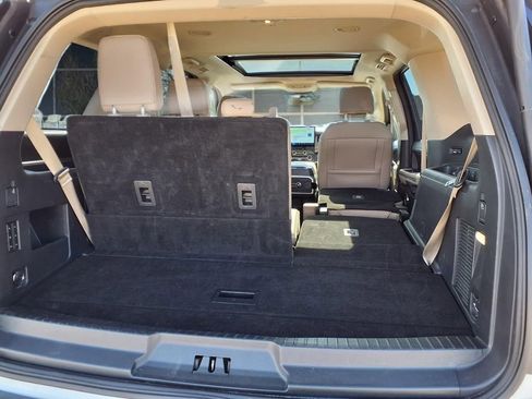 Used 2024 Ford Expedition Limited image 32
