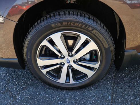 Used 2019 Subaru Outback 2.5i Limited w/ Popular Package #2 image 8