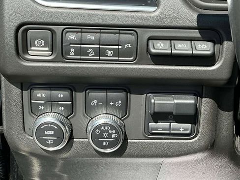 Used 2022 GMC Yukon XL AT4 w/ AT4 Premium Plus Package image 14