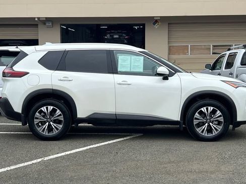 Used 2023 Nissan Rogue SV w/ SV Premium B Package FWD image 3