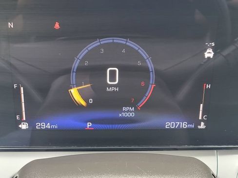 Used 2025 Chevrolet Trax LT FWD image 10