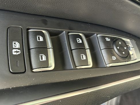 Used 2023 Kia Sorento LX FWD image 12