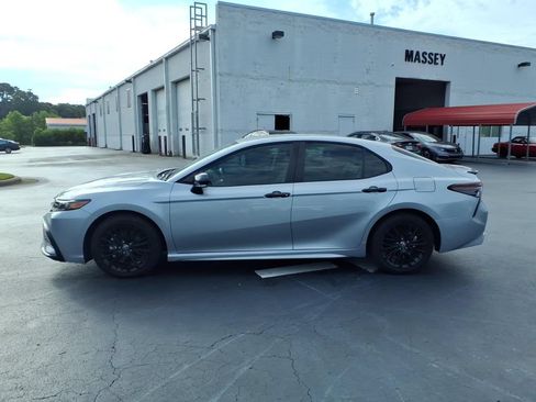 Used 2022 Toyota Camry SE w/ Convenience Package FWD image 6
