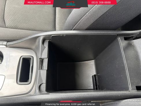 Used 2017 Chevrolet Malibu LT FWD image 16