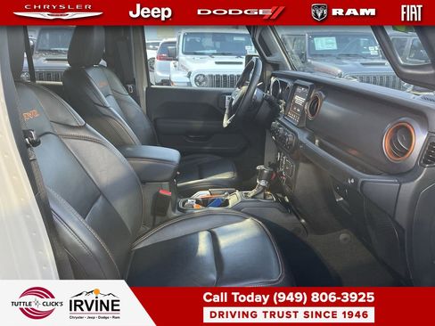 Certified 2022 Jeep Gladiator Mojave w/ Cold Weather Group image 16