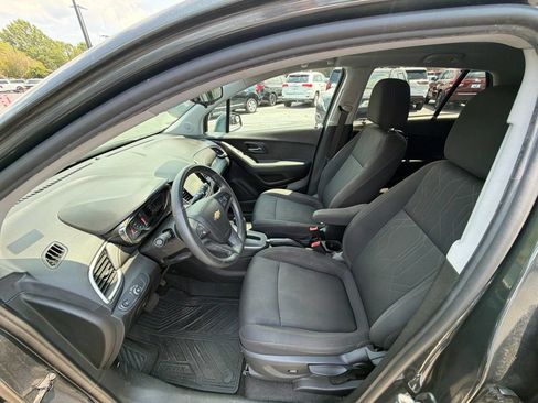 Used 2018 Chevrolet Trax LT FWD image 8