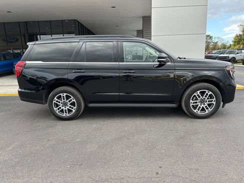 Certified 2025 Ford Expedition Active image 3