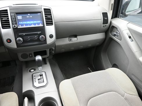 Used 2020 Nissan Frontier SV image 33