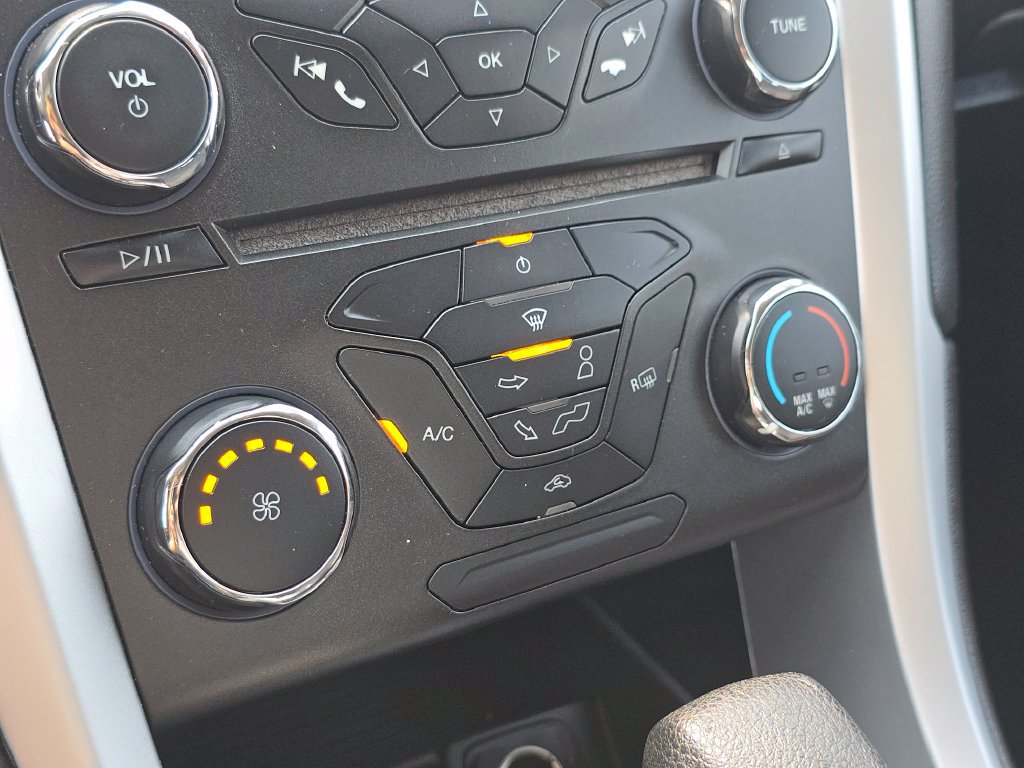 Used 2016 Ford Fusion SE FWD image 31