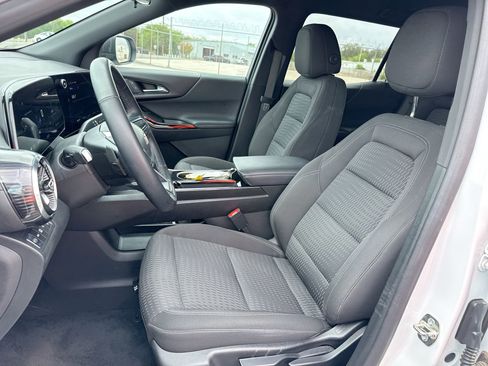 Used 2025 Chevrolet Equinox LT AWD/4WD image 13