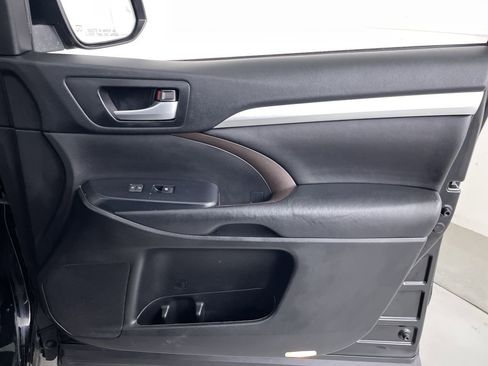 Used 2017 Toyota Highlander XLE image 27