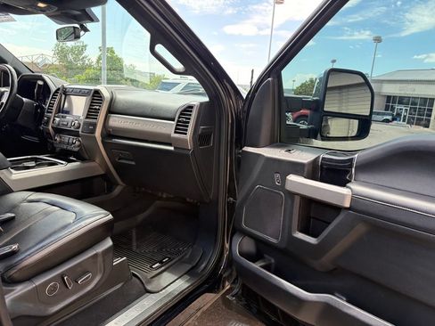 Used 2021 Ford F250 Platinum w/ FX4 Off-Road Package AWD/4WD image 30