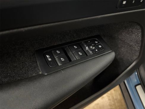 Certified 2023 Volvo C40 P8 Recharge Ultimate image 13
