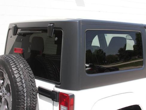 Used 2016 Jeep Wrangler Sahara w/ Dual Top Group AWD/4WD image 11